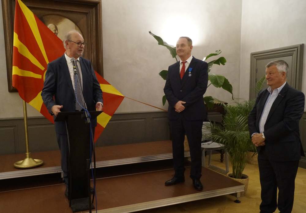 Jacques Schleef répond à l'ambassadeur Igor Nikolov devant Gérard Staedel président de l'UIA
